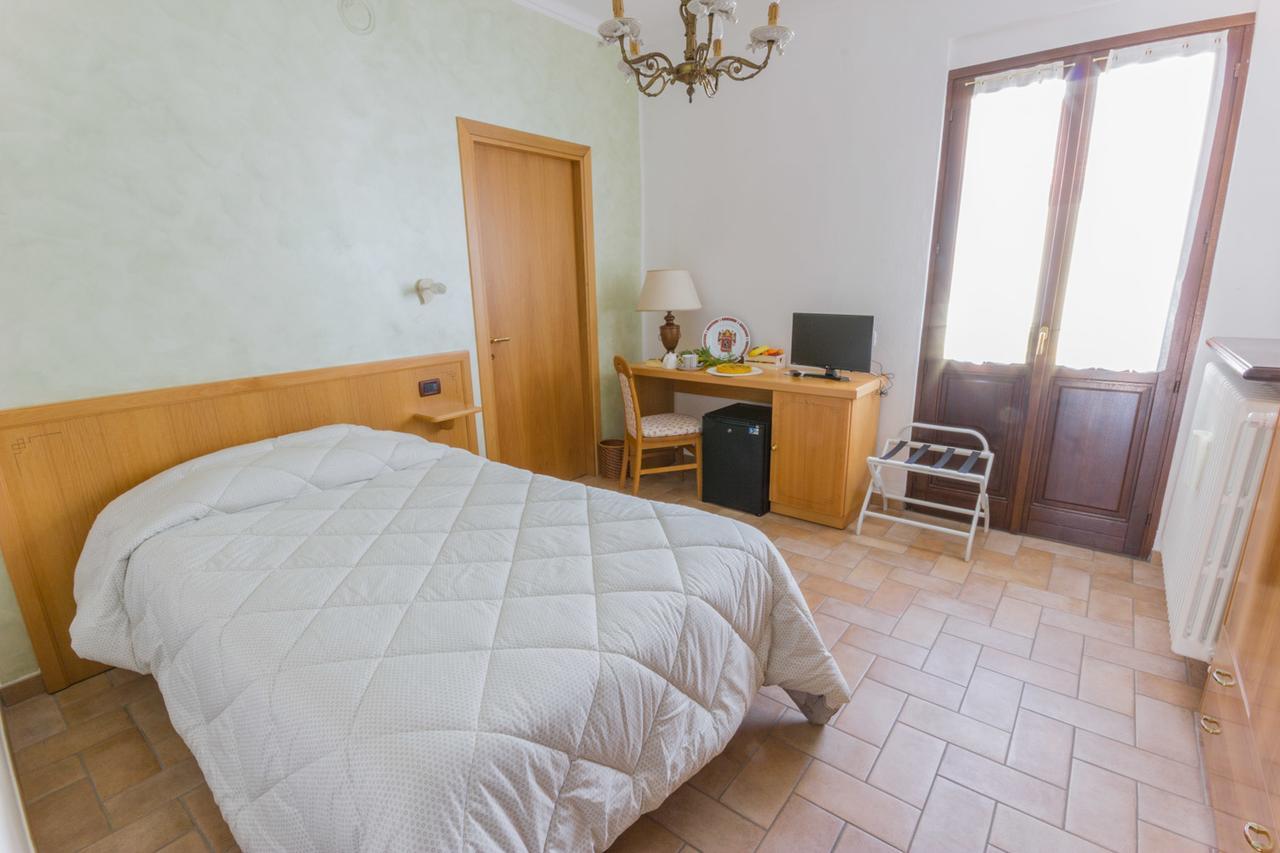 Ristorante Buasca Hotel Cuorgnè Kültér fotó