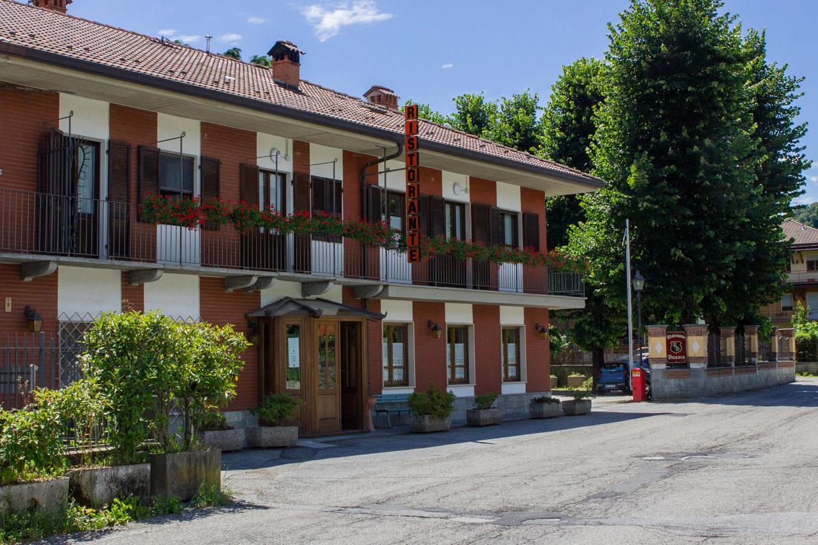 Ristorante Buasca Hotel Cuorgnè Kültér fotó